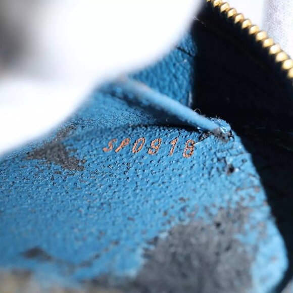 LOUIS VUITTON Epi Dauphine PM Pouch Blue - Picture 13 of 16